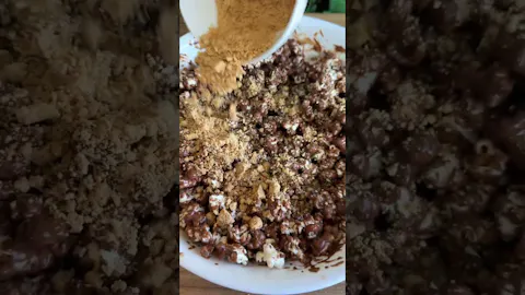 Pipoca de Chocolate com Paçoca