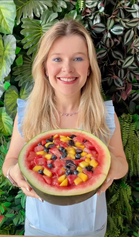 Salada de Frutas na Melancia