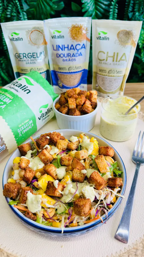 Salada Tropical Crocante com Molho Refrescante