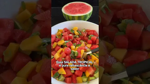 Salada Tropical de Melancia com Manga e Pepino