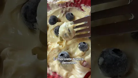 Bombom Gelado de Mirtilo com Chocolate Branco