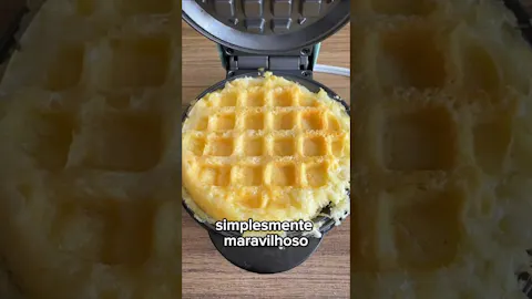 Waffle de Mandioca com Parmesão