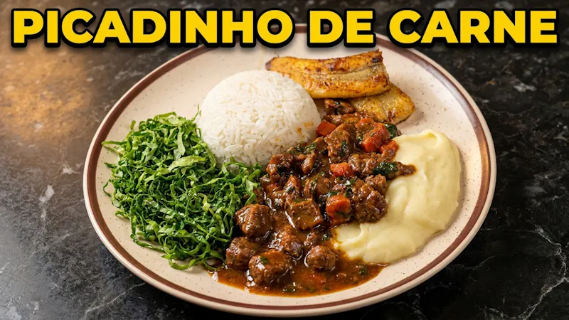 Picadinho de Carne com Purê de Batata e Banana Frita