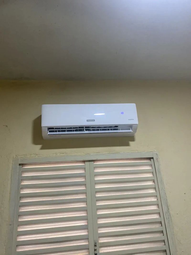Ar Condicionado 12.000 Btus Frio Split Liv Inverter Top Agratto Cor Branca