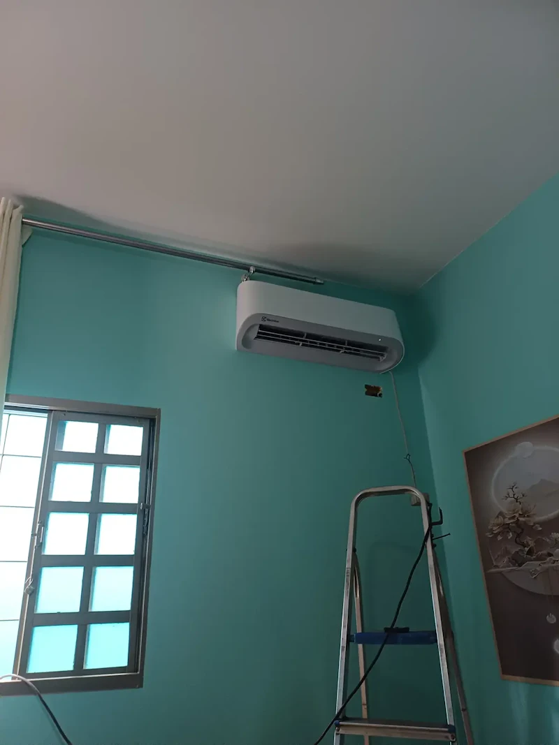 Ar-Condicionado Electrolux Inver 12.000 BTUs Color Adapt Quente/Frio JI12R/JE12R