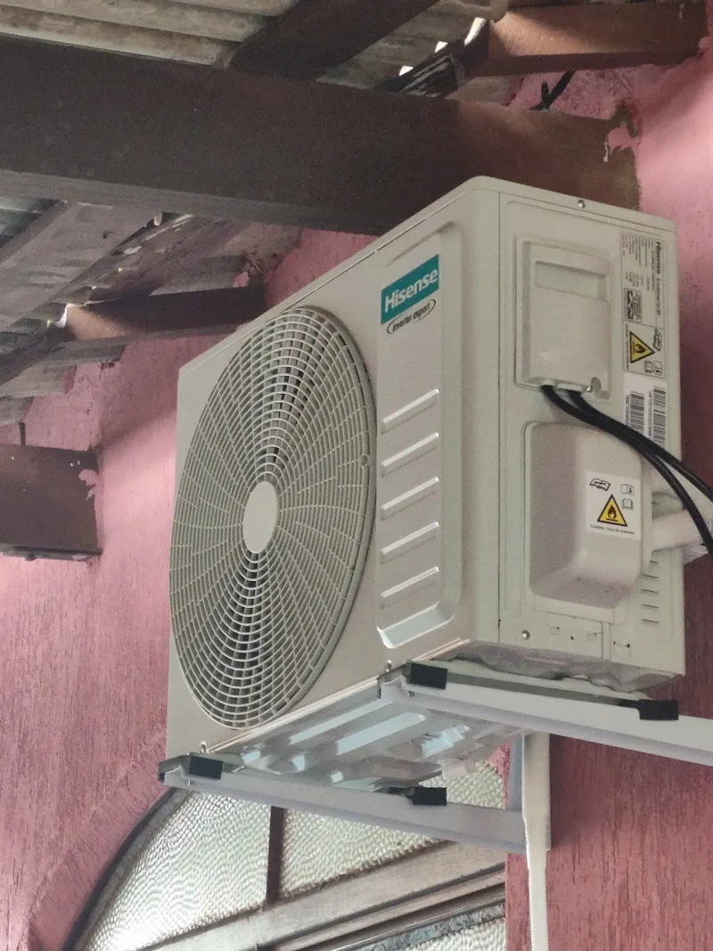 Ar Condicionado Split Hi Wall Inverter Hisense Wi-fi 12000 B Cor Branco