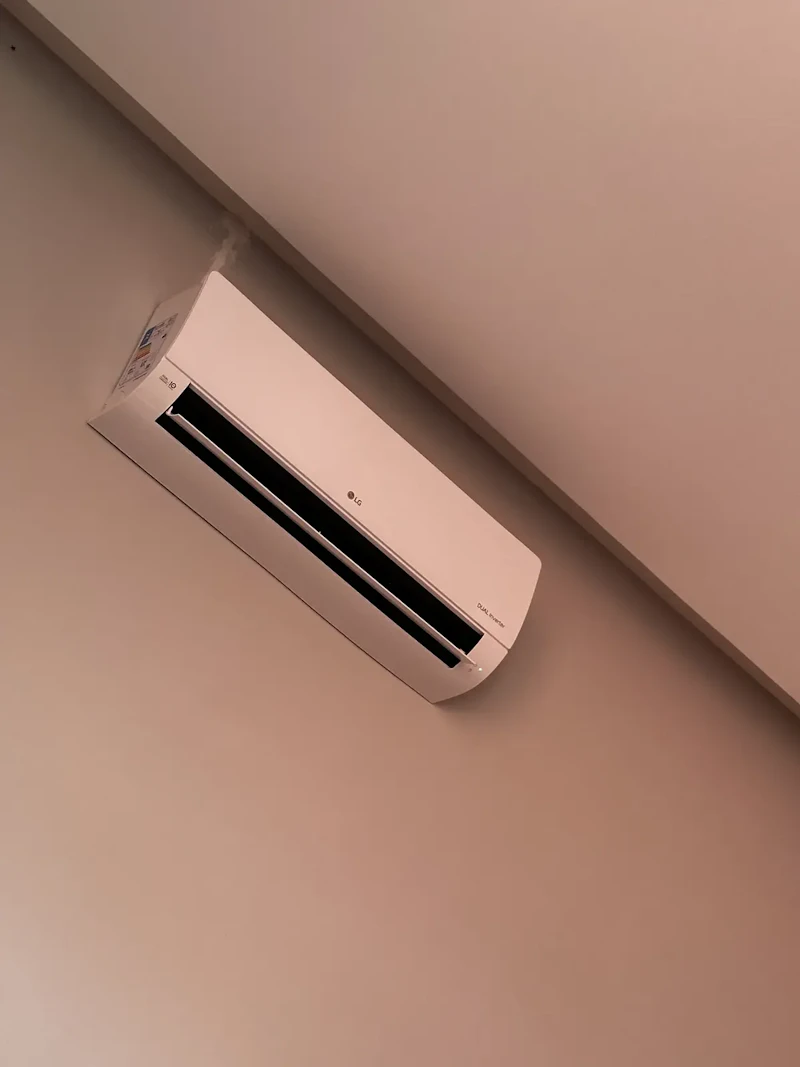 Split hi wall inverter LG dual compact R-32 12000 btu/h frio