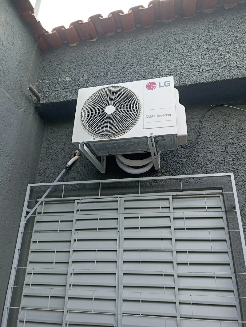 Ar Condicionado LG Dual Inverter Ai Voice 12000 Btus Qf Branco