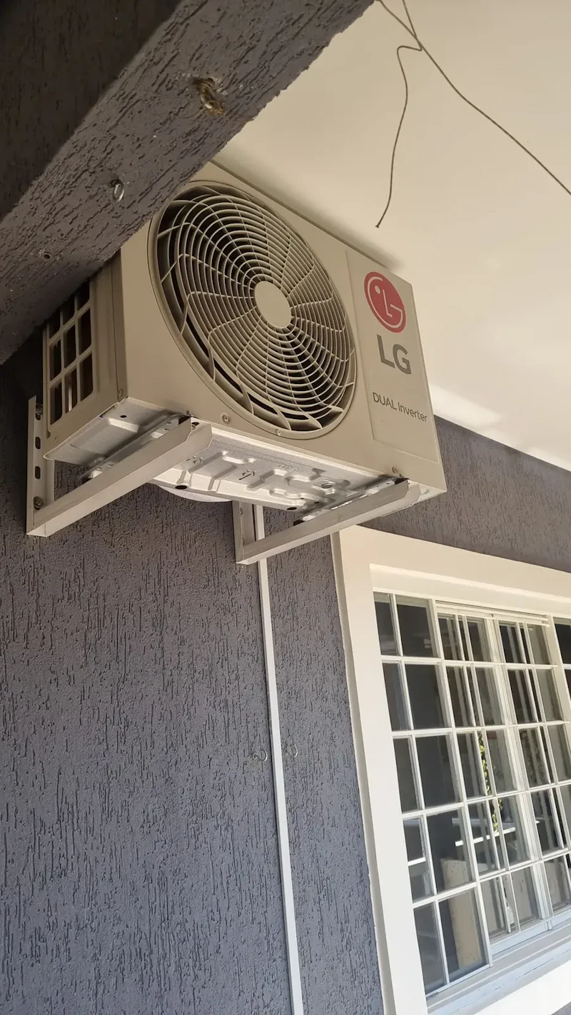 Ar Condicionado Split LG Dual Inverter Voice ARTCOOL 12.000 BTUs Quente/Frio com Wi-Fi