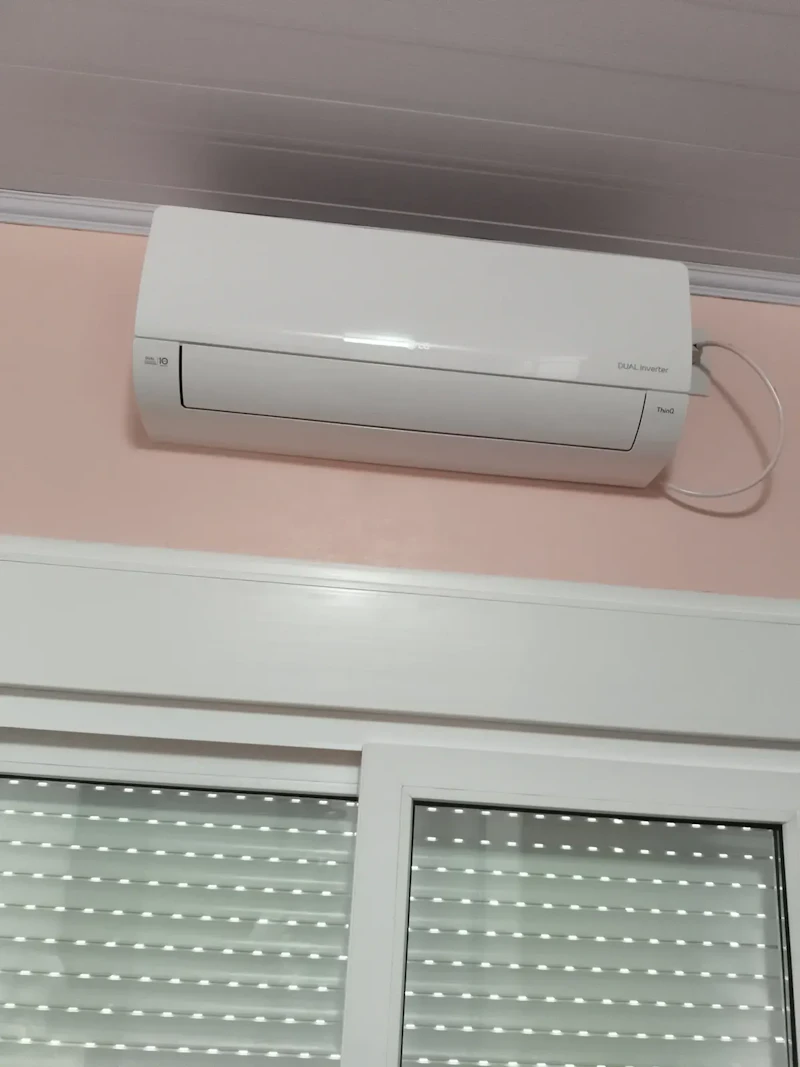Ar Condicionado LG AI Dual Inverter Voice 9000 BTU Quente Frio S3UW09AA31D.EB2GAM1